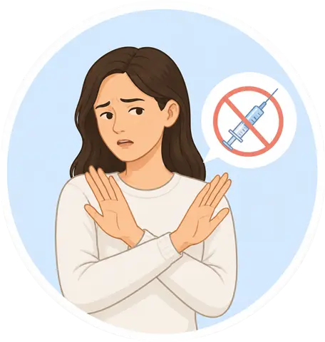 امرأة تعقد ذراعيها رفضًا للحقن، بجوار إبرة عليها علامة منع